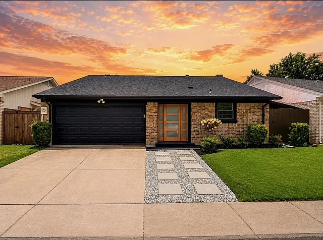 2212 Benbrook Dr