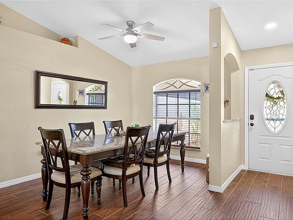 3rd image of 1429 Laredo Ave