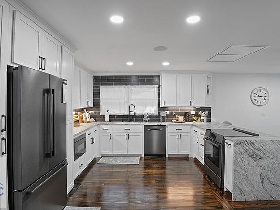 5th image of 106 Groveland St