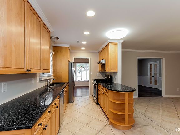 4th image of 11902 Five Cedars Rd