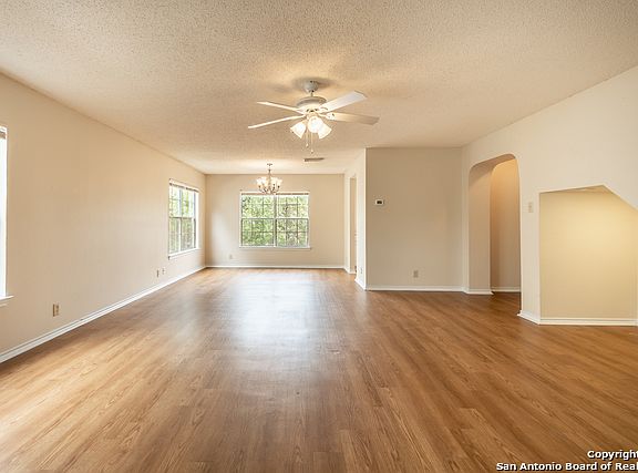 4th image of 10115 Garnet Point