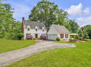 271 Pond St, Hopkinton, MA 01748