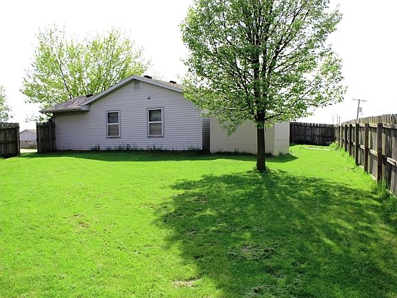 2nd image of 1515 Knoll Crest Dr