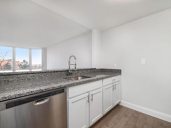 5th image of 250 E Harbortown Dr #505