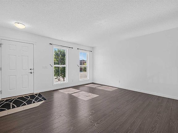 3rd image of 330 Auburn Meadows Blvd SE
