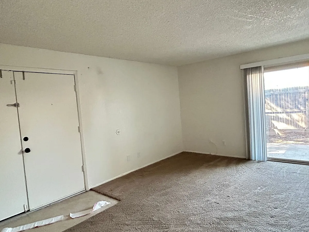 Building Photo - 6043 W Golden Ln