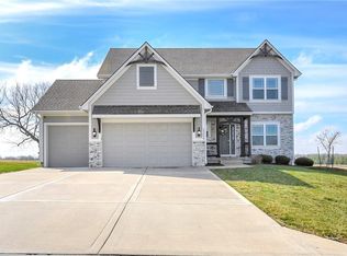 22624 Surrey Ln, Peculiar, MO 64078