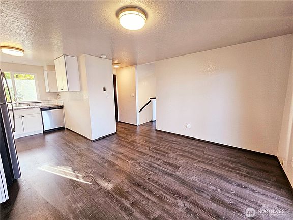 4th image of 4617 Beach Drive E