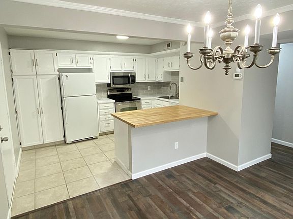 3rd image of 493 Forsythia Ln
