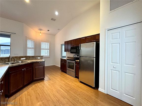 5th image of 26580 Morton Ave