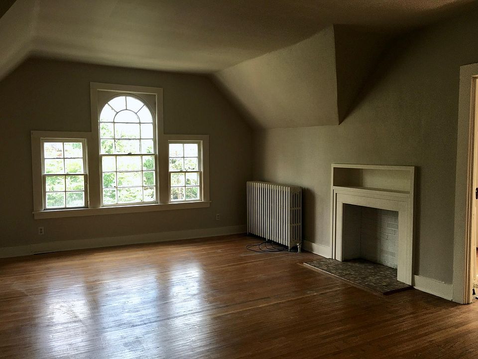 1st image of 39 Lexington Ave #3