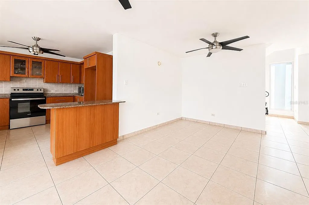 4 bed, 2.5 bath, 2100 sqft, $2,500 — Photo 4
