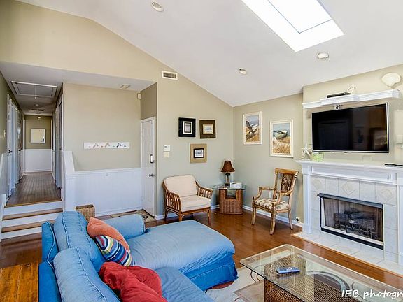 3rd image of 4419 Asbury Ave #2