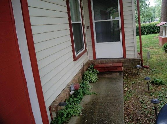 3rd image of 105 Hatlin Dr