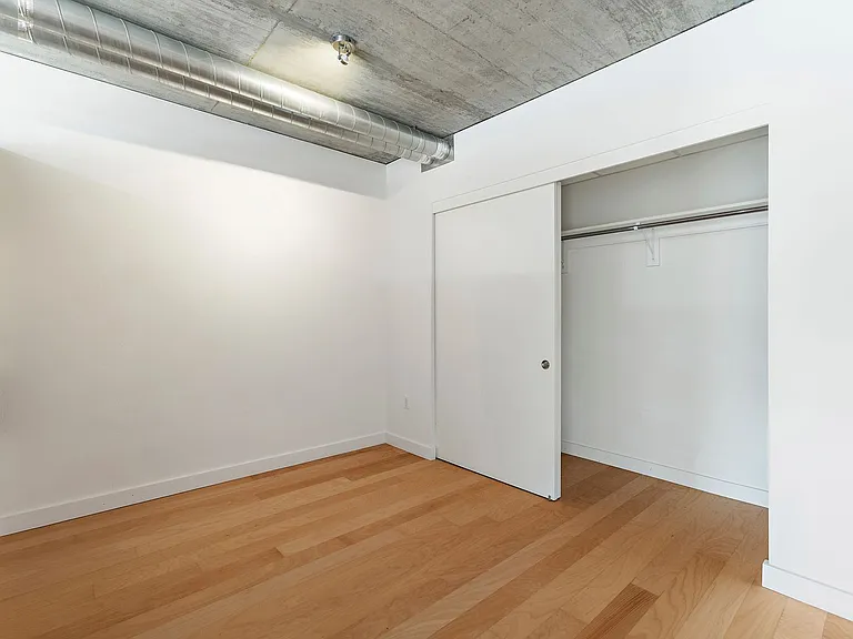 1926 W Burnside St #812 — Photo 7
