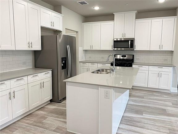 4th image of 6404 Burbank Way