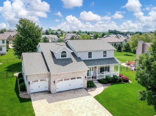 2704 Crooked Creek Rd, Bloomington, IL 61705