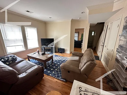 25 Lothrop St Photo 1