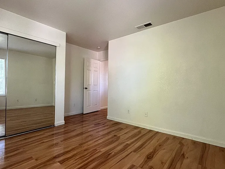 4550 Parkvale Ct — Photo 27