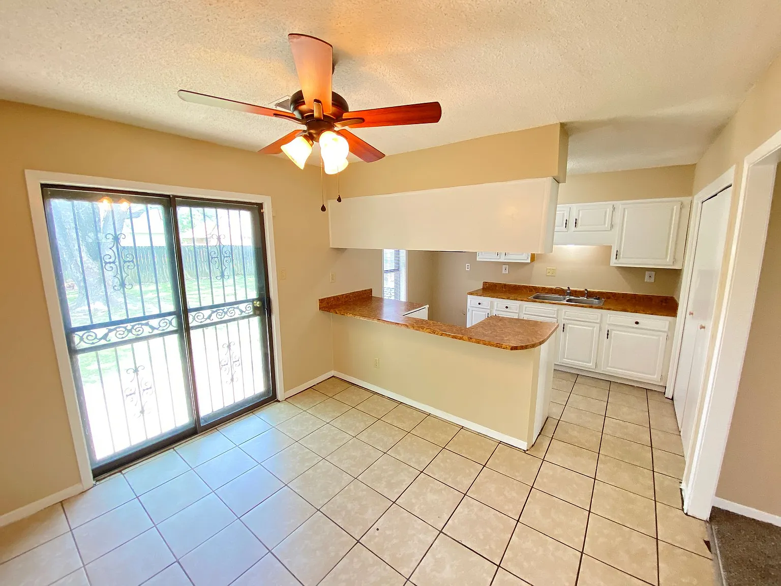 3500 Dawnridge Dr — Photo 3