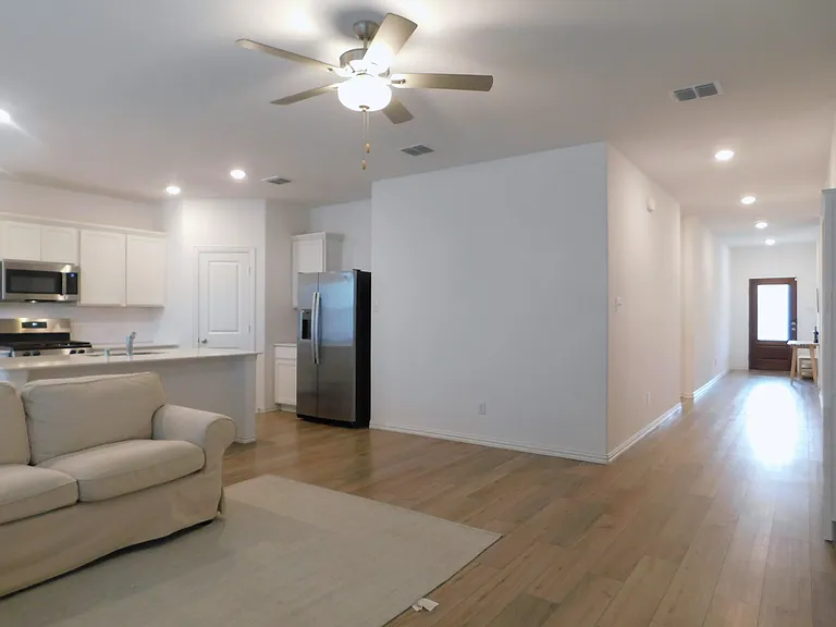 3500 Kingsview Dr — Photo 6