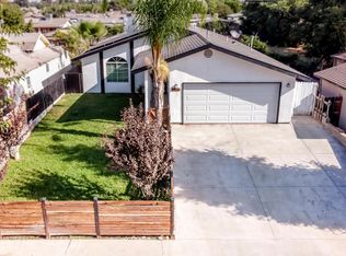 254 W Petunia St, Farmersville, CA 93223