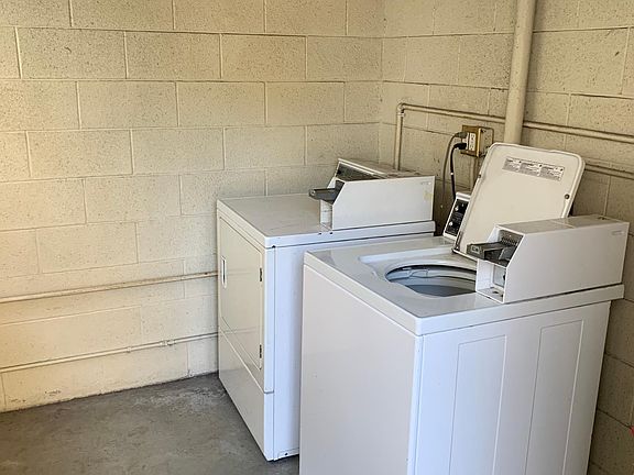 5th image of 164 N Oak Knoll Ave APT 11