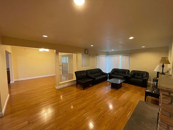 4th image of 759 S Peachtree Ln