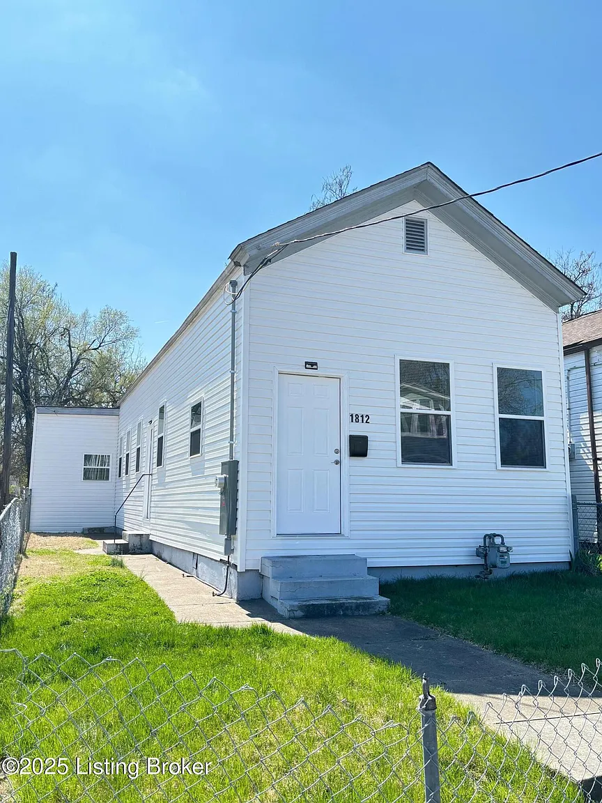 1812 Wilson Ave photo 1