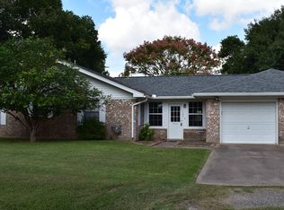 225 S 4th St, Van Vleck, TX 77482