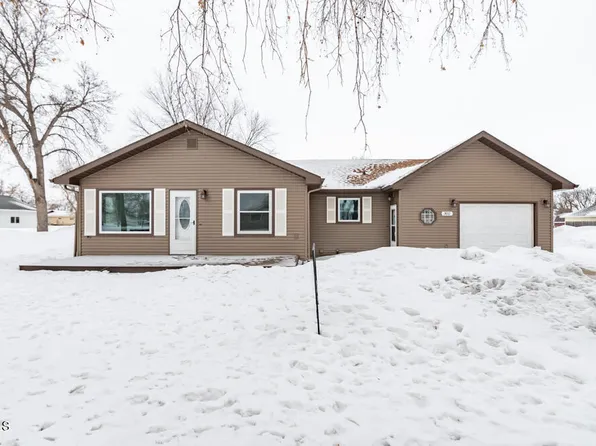 302 4th St NE, Hazen, ND 58545