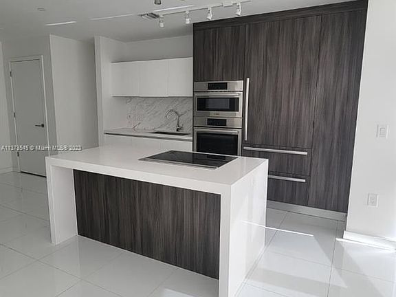 4th image of 851 NE 1st Ave #3902