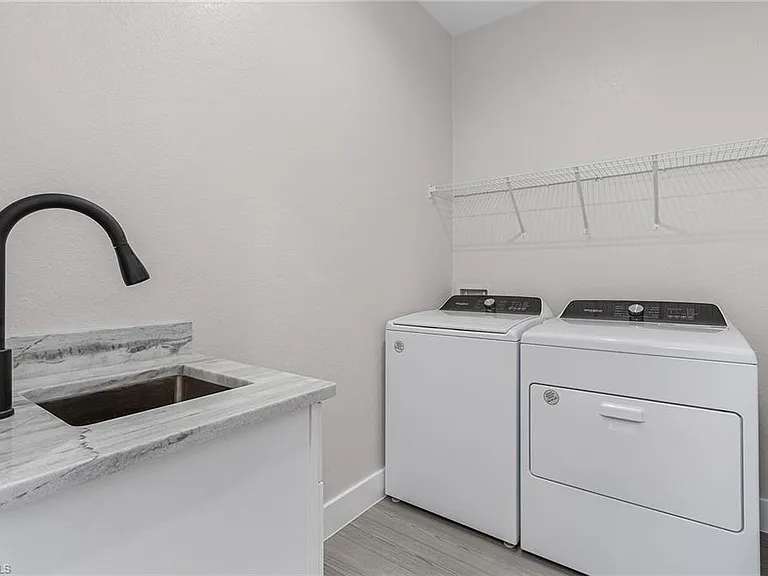 26221 Sandhill Blvd — Photo 17