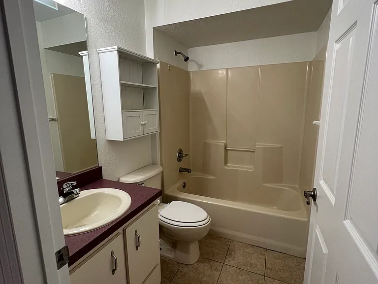 212 E Vermont Ave — Photo 14