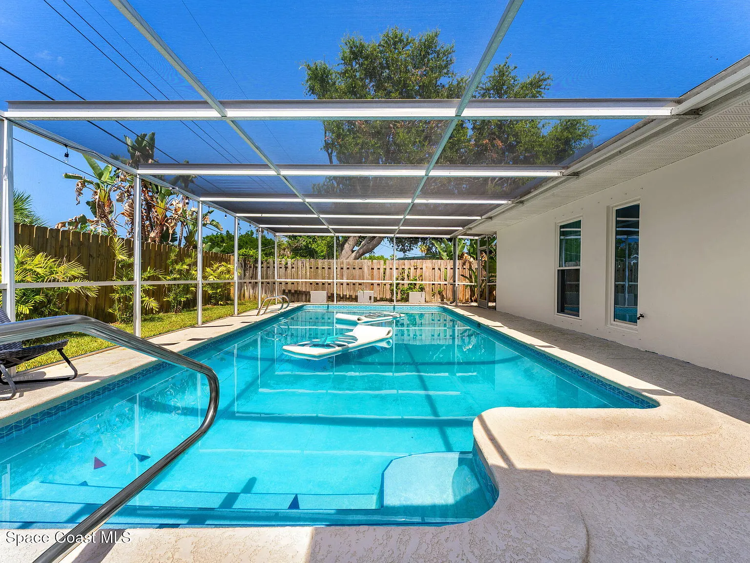 4 bed, 2.0 bath, 1351 sqft, $3,800 — Photo 2