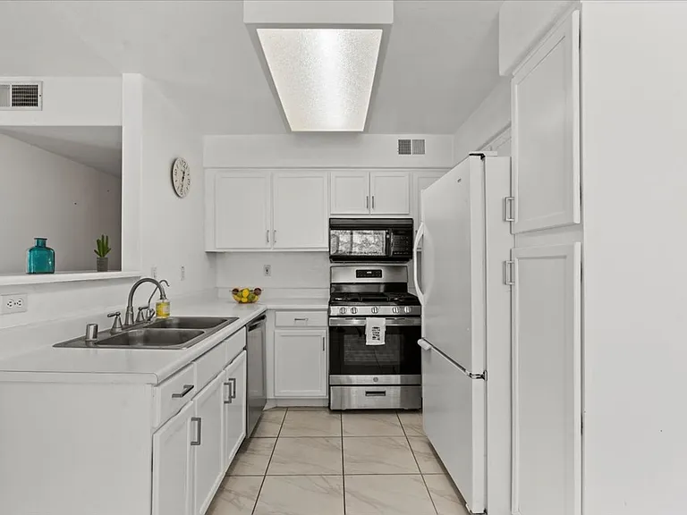 3145 Casey Dr #201 — Photo 9