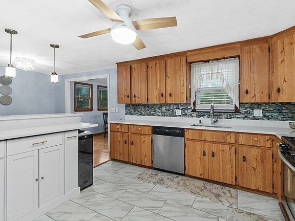 4th image of 30 Lantern Ln