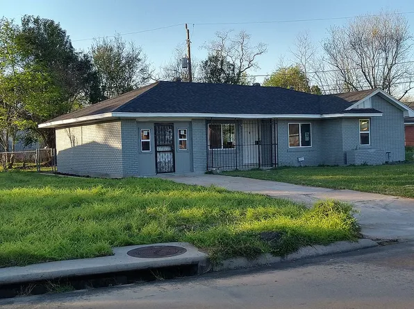 5739 Waterford Dr, Houston, TX 77033