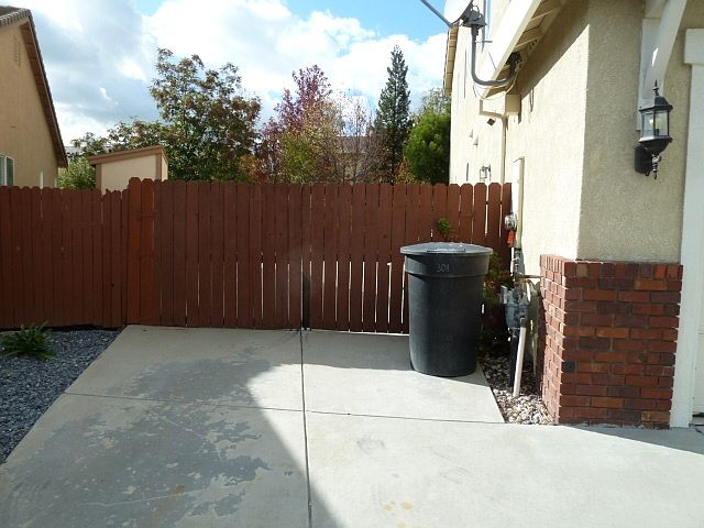 2nd image of 308 Castleford Ct