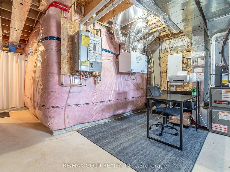 2621 Holbrook Dr #8 — Photo 37