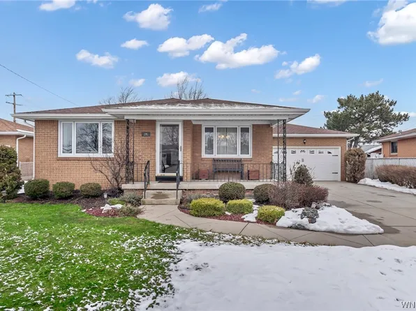 14 Gil Ln, Depew, NY 14043