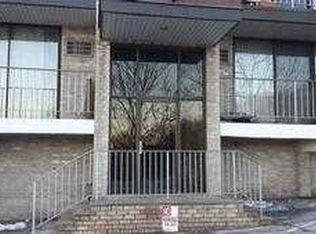 18 Massa Ln, Edgewater, NJ 07020