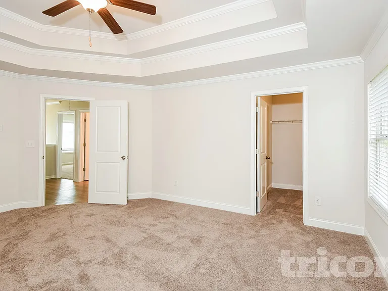 584 Ireland Ln — Photo 8