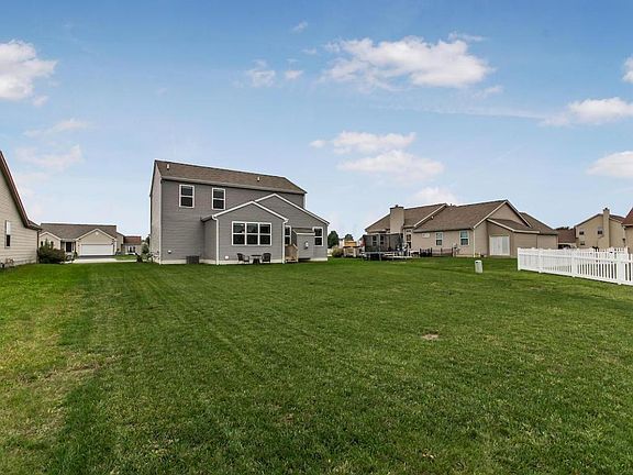 4th image of 430 Hillcrest Dr