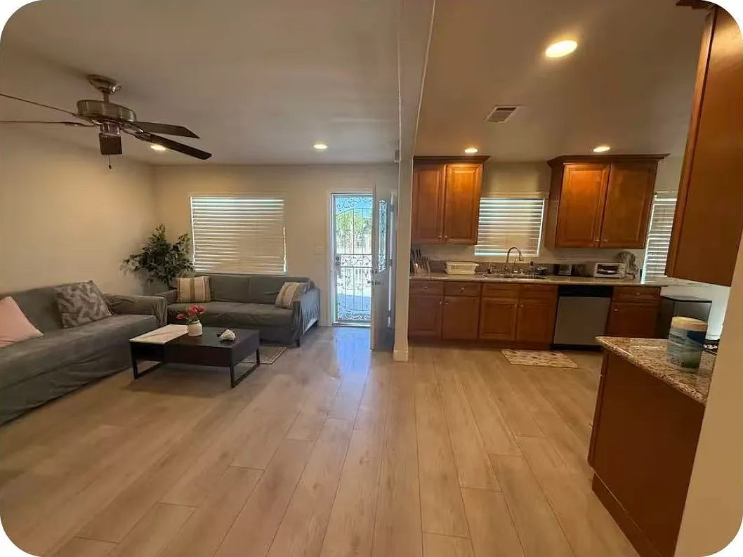 4 bed, 1376 sqft, $3,200 — Photo 4