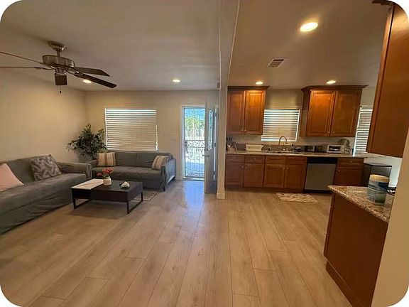 4th image of 4439 Park Ave