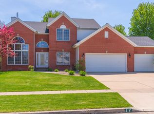 17 Waterside Cir, Bloomington, IL