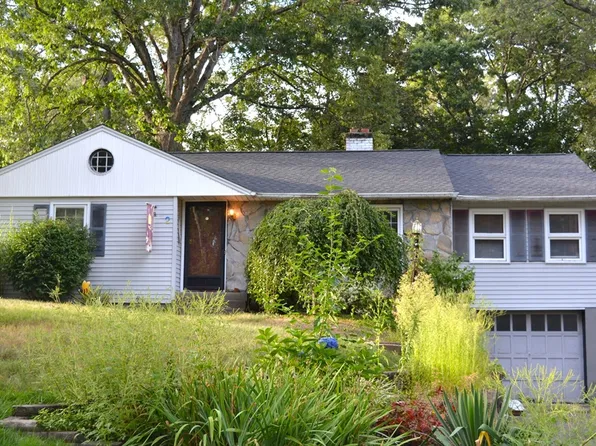 52 Exeter St, West Springfield, MA 01089