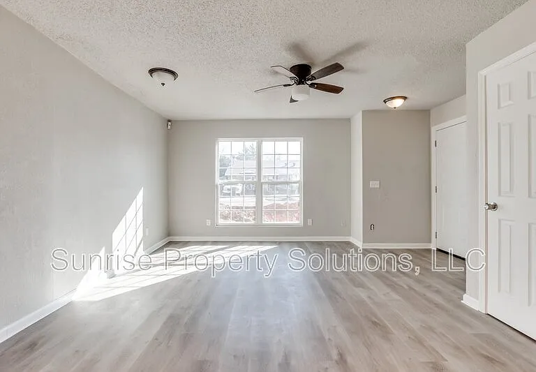 4713 Love Dr — Photo 8