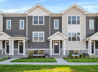 1433 Oakfield Ln, Pingree Grove, IL 60140